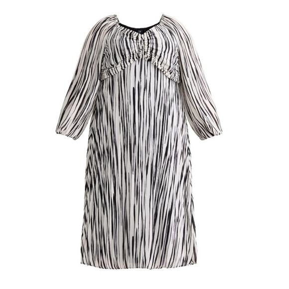 Terra & Sky Pleated Midi Dress with Sweetheart Neck Midi Dress Plus Size 3 - Picture 3 of 6